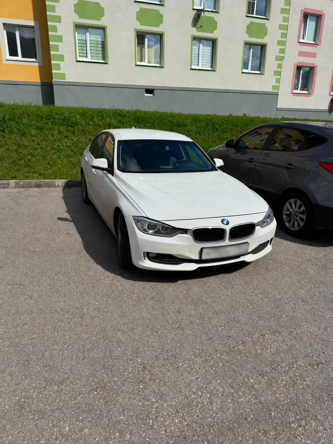 Выкупленный белый автомобиль, государственный номер скрыт